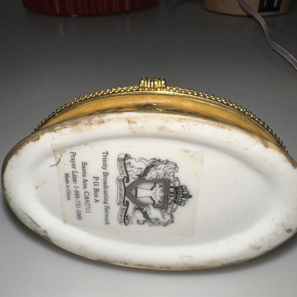 Trinity Broadcasting Network Nativity Trinket Box 4" Hinged Porcelain - Picture 4 of 5